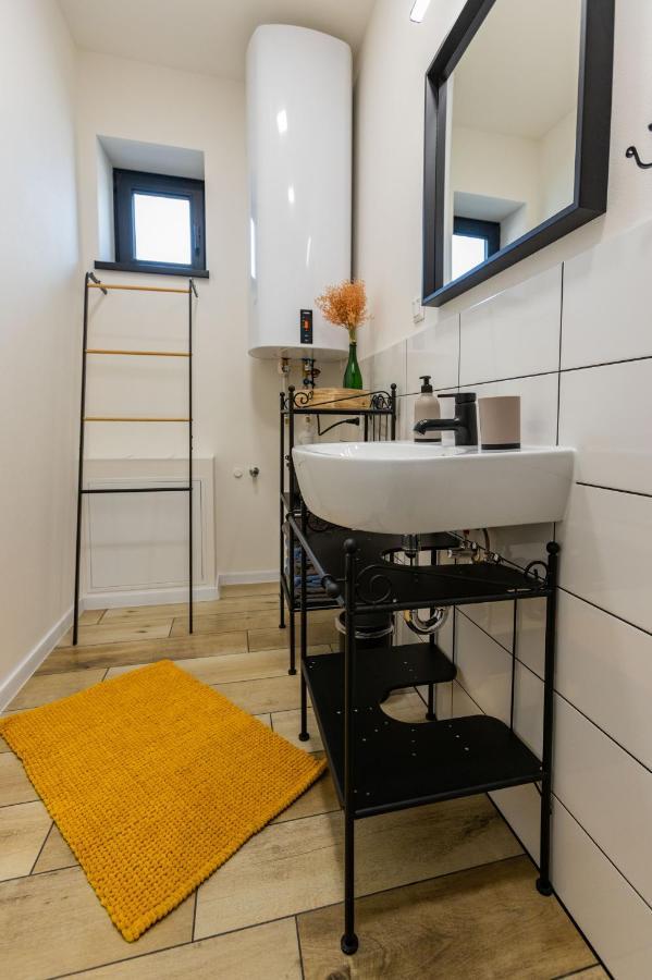 Sunny Apartment With Free Parking Zvolen Eksteriør billede